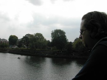 davidlookingoverthethames.jpg